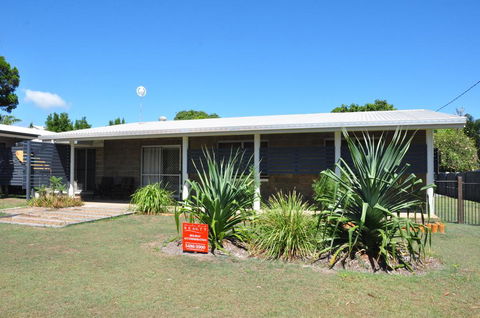 12 Zircon Street - Renovated Beach Shack With The Perfect Blend Of Comfort And Coastal Cool - SA Accommodation 0