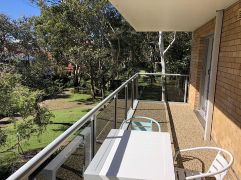 13 'Parkview', 11-13 Catalina Close - Great Location Unit With A Locked Garage - SA Accommodation 2
