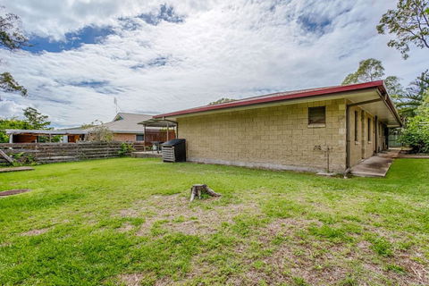 14 Double Island Drive - Rainbow Beach, Large Holiday House With Pool,Pets Welcome, Free Wi-Fi - SA Accommodation 3