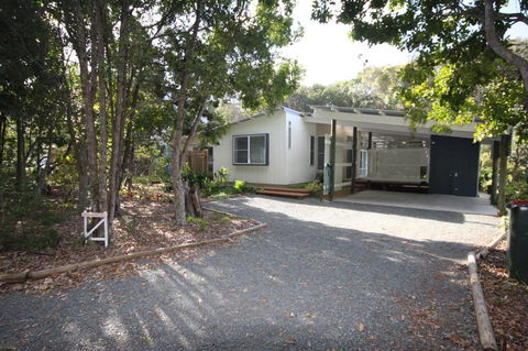 15 Belle Court - Modern, Architect Designed, Open Plan Holiday Home With Outdoor Shower - SA Accommodation 0