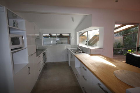 15 Belle Court - Modern, Architect Designed, Open Plan Holiday Home With Outdoor Shower - SA Accommodation 3