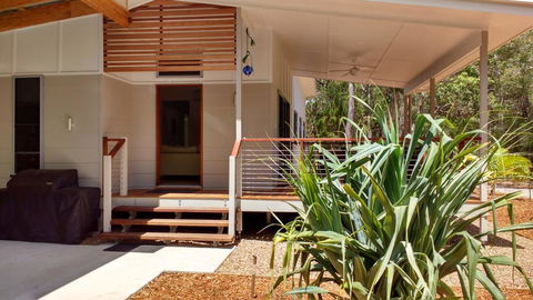 15 Esprit Drive - Rainbow Shores, Gorgeous, Modern Beach House - SA Accommodation 1