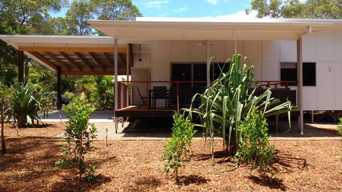 15 Esprit Drive - Rainbow Shores, Gorgeous, Modern Beach House - SA Accommodation 0