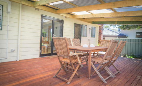17 Broadbeach Drive - Free WiFi! - SA Accommodation 0