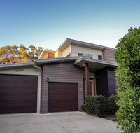 17 Naiad Court - Modern open plan family home with covered outdoor area and double lock-up garage - SA Accommodation