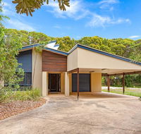 18 Naiad Court - Rainbow Shores Modern Beach House Walk to Beach - SA Accommodation
