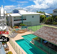 1BR Coolum Beach  Roof Terrace Spa Tennis Pool - SA Accommodation