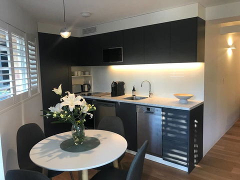 2 BEDROOM BRAND NEW APT // MOMENTS FROM RNSH - SA Accommodation 2