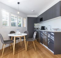 2 BEDROOM BRAND NEW APT // MOMENTS FROM RNSH - SA Accommodation