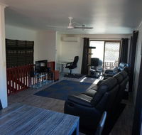 2-29 Rumbalara Avenue - Rainbow Beach Bring your dog or your cat or bring both Free Wi-Fi - SA Accommodation