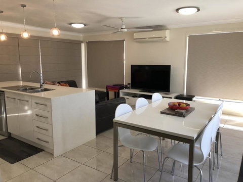 21 On Hursley Motel Apartments - SA Accommodation 1