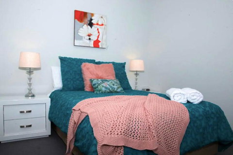 CENTRAL CBD EXEC STUNNING VIEW WIFI NETFLIX WINE - SA Accommodation 3