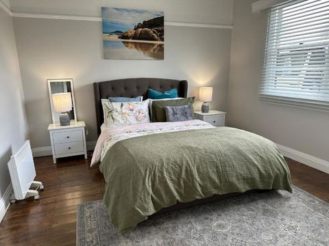 Daisy Cottage On Duke 2BR - SA Accommodation 2