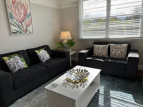 Daisy Cottage On Duke 2BR - SA Accommodation 4