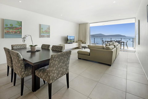 3 Bedroom Ultimate Luxury Waterfront - SA Accommodation 3
