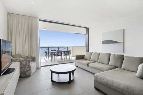 3 Bedroom Ultimate Luxury Waterfront - SA Accommodation 1