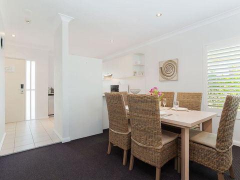 356 ' Oaks Pacific Blue', 265 Sandy Point Rd - Air Conditioned, Direct Pool Access And Suited For Disability - SA Accommodation 2