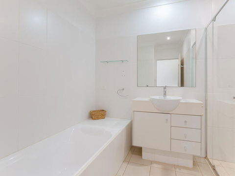 356 ' Oaks Pacific Blue', 265 Sandy Point Rd - Air Conditioned, Direct Pool Access And Suited For Disability - SA Accommodation 1