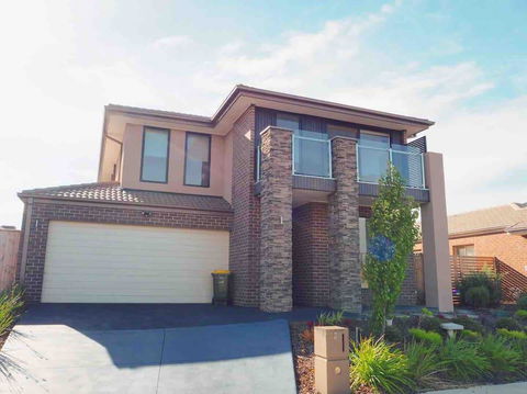 4 Bed 2 And A Half Bath Luxury Villa In Point Cook - SA Accommodation 0