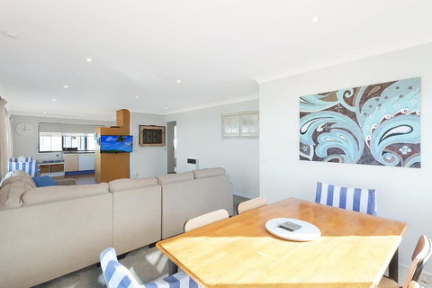 45 Hillside Cres Beach House - SA Accommodation 3