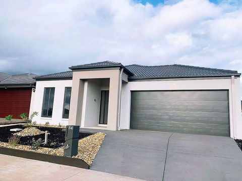 4Bed 2Bath Cozy Guesthouse In Tarneit - SA Accommodation 0