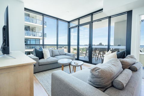 A Cut Above The West - Pool - Rooftop Bar - Gym - Wifi - SA Accommodation 1