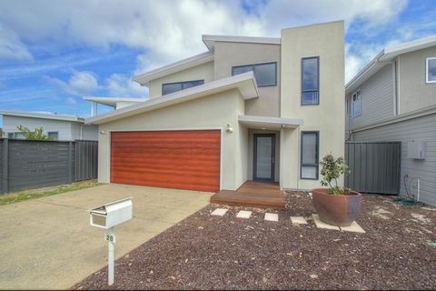 A Little Luxury In Town - SA Accommodation 0