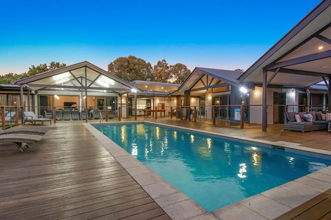 A PERFECT STAY - Lennox Unique Coastal Retreat - SA Accommodation 0