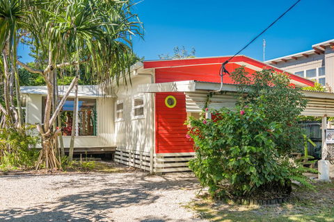 A SWEET ESCAPE - Beachcombers Cottage Beachfront - SA Accommodation 0