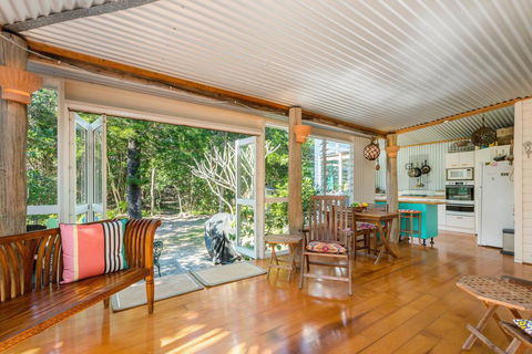 A SWEET ESCAPE - Beachcombers Cottage Beachfront - SA Accommodation 1