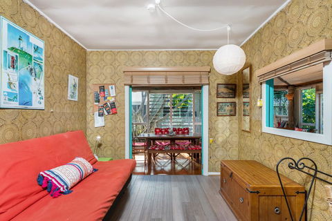 A SWEET ESCAPE - Beachcombers Cottage Beachfront - SA Accommodation 3