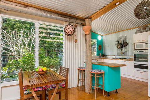 A SWEET ESCAPE - Beachcombers Cottage Beachfront - SA Accommodation 2