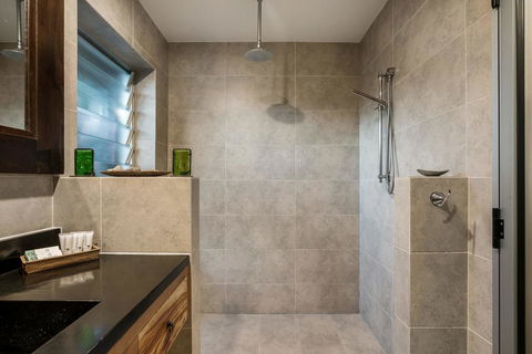 A SWEET ESCAPE - Brandon St Beach & Spa - SA Accommodation 3