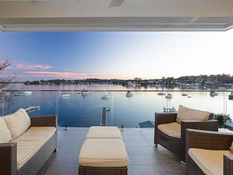 Absolute Waterfront Lakehouse Fishing Point Waterfront Pool Jetty - SA Accommodation 1