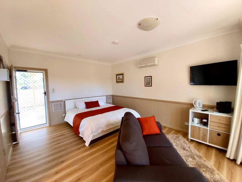 Accommodation Creek Cottages & Sundown View Suites - SA Accommodation 1