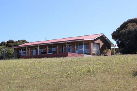 Ebb N Flow Beach House - Stansbury - SA Accommodation 0
