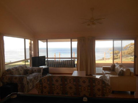 Ebb N Flow Beach House - Stansbury - SA Accommodation 4