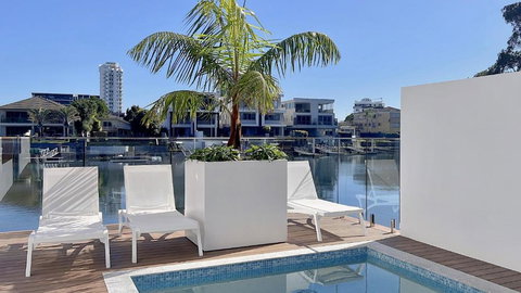 E.S. Surfers Paradise - SA Accommodation 0