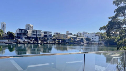 E.S. Surfers Paradise - SA Accommodation 1