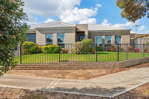 Enfield Executive - SA Accommodation 0