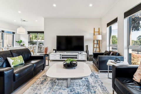 Enfield Executive - SA Accommodation 4