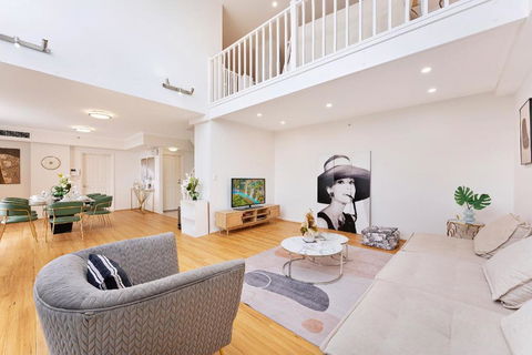 Epic CBD City View 3BR Penthouse Walk To Station&shopping Centre - SA Accommodation 1