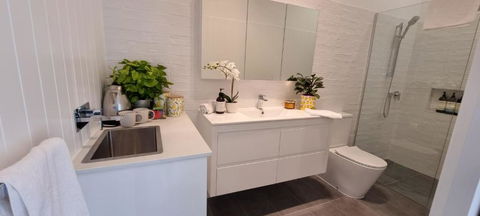 Fab 4brm Home With Pool A 15 Min Walk To Beach - SA Accommodation 4