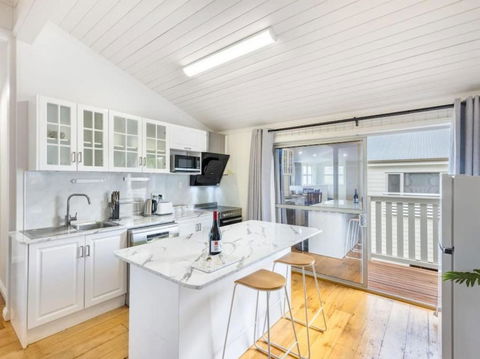 Family Friendly Cozy 4BR House At Annerley - SA Accommodation 0