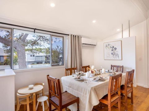 Family Friendly Cozy 4BR House At Annerley - SA Accommodation 1