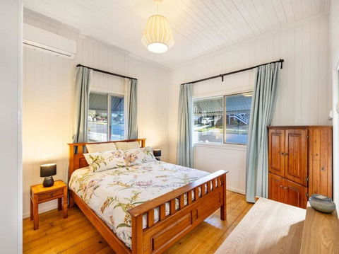 Family Friendly Cozy 4BR House At Annerley - SA Accommodation 3