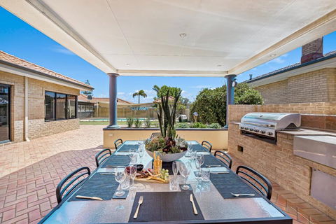 Fun In The Sun Pool Bliss & Ocean Views - SA Accommodation 1