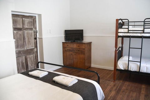George IV Inn - SA Accommodation 4