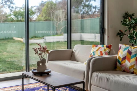 Gorgeous Hawker Townhouse - SA Accommodation 2