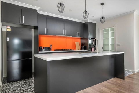 Gorgeous Hawker Townhouse - SA Accommodation 1